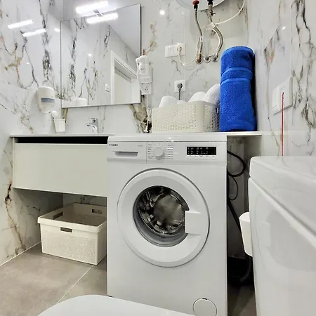 Apartment Feel C- *