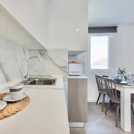 Apartment Feel C- *